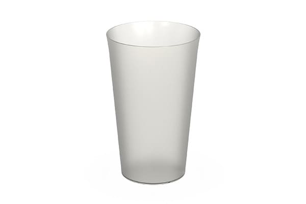 330 cc hacminde, esnek ve yarı şeffaf (PP - Polipropilen) tek kullanımlık plastik bardak. Şık bir açık hava catering ve toplu tüketim konseptinde, buzlu taze limonata ve soğuk çay sunumu ile kurgulanmış profesyonel e-ticaret ürün görseli. Fast-food, piknik, şi
