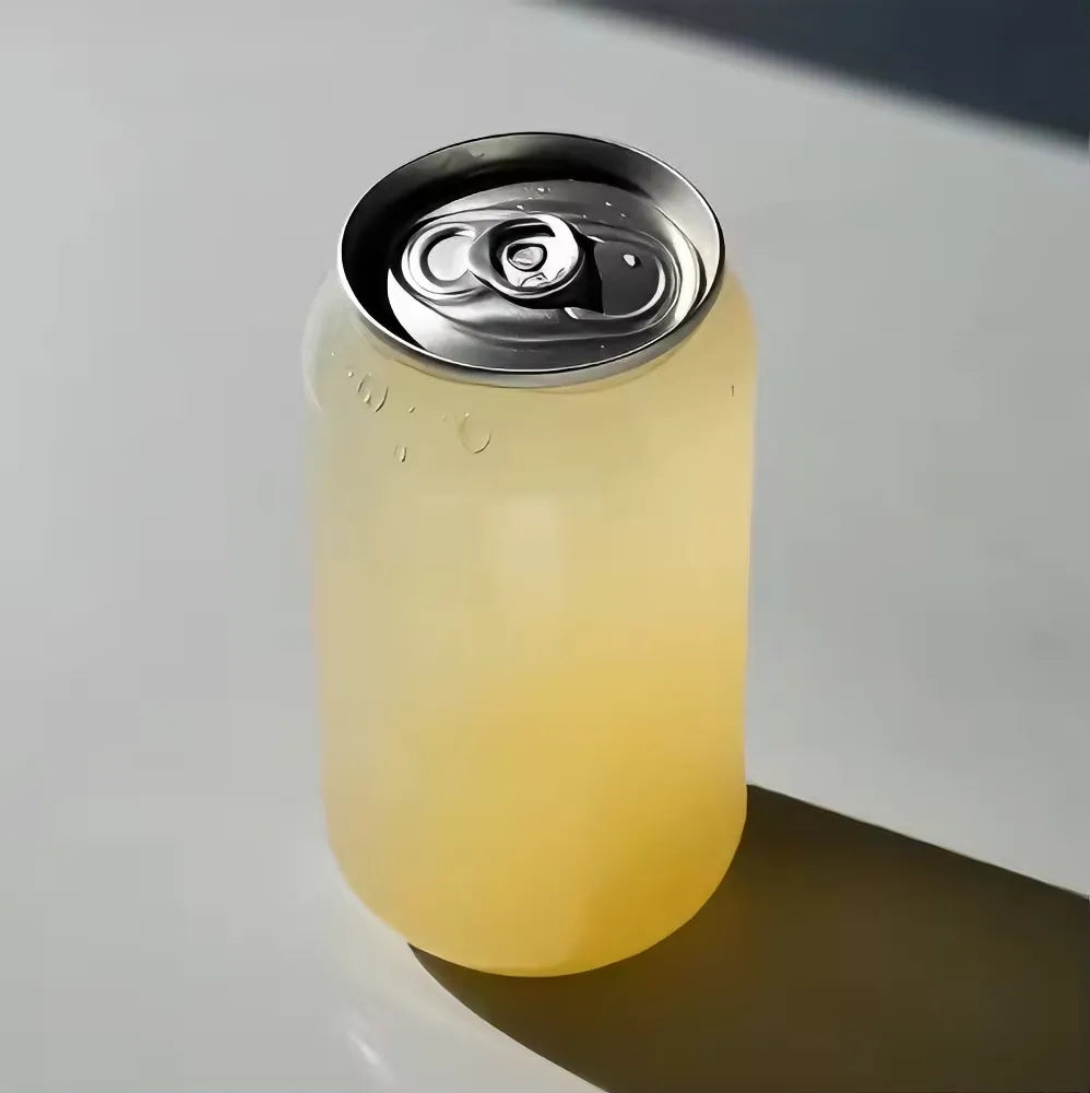 İmzapack Kristal Can 330 cc PET kavanoz. Görseldeki orijinal tasarımıyla alüminyum aç-bitir (kolay açılır) kapaklı ve cam şıklığında tam şeffaf silindirik gövde. Cold brew kahve, kombucha, soğuk çay (ice tea) ve taze sıkım meyve sularının premium paket servisi
